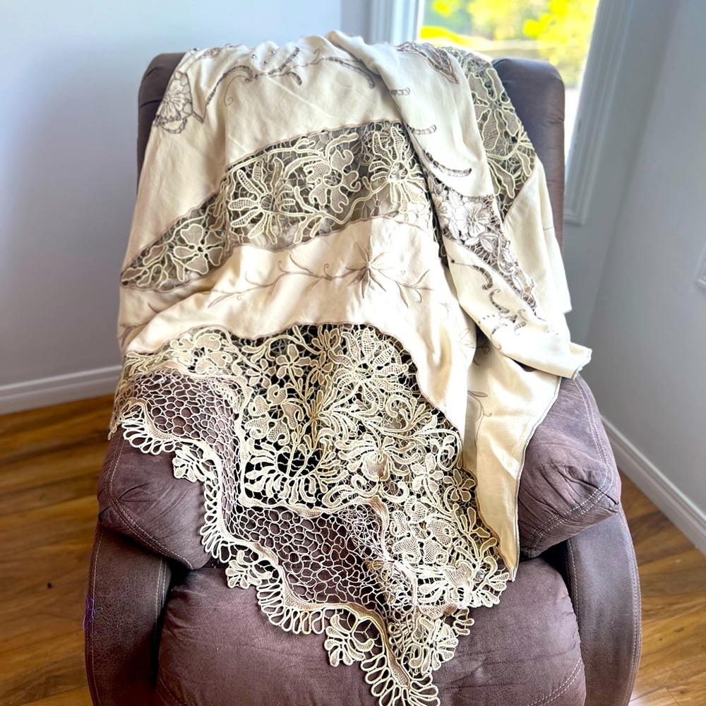 European Handmade Lace Tablecloth bedspread cottage-core, farm vintage Xmas